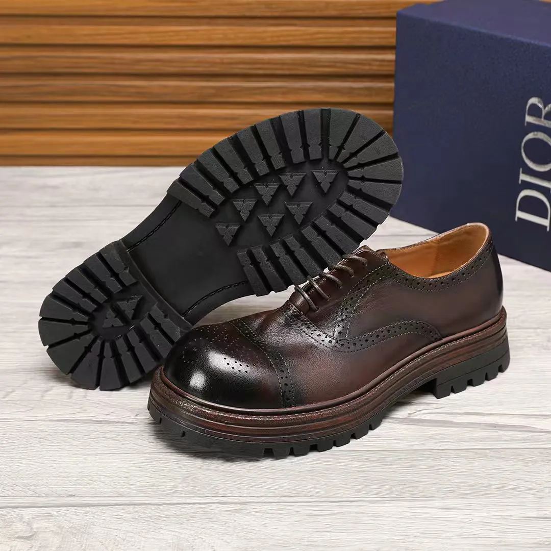 Factory price 540 🕷️🕷️[Dior] Dior's new men's shoes are launched in Hong Kong counters. Official website 1:1 production. Original Italian patented cowhide + water-dyed 🐂 leather lining. Designed by European and American masters. Goodyear craftsmanship, washed cowhide, perfect shape to create counter quality, solid color rubber wear-resistant outsole and classic dazzling toe! Super versatile and very comfortable. High-end without losing taste, fashionable and novel! ! Absolute focus! Colors optional, code number 38-44 (45 customized)
